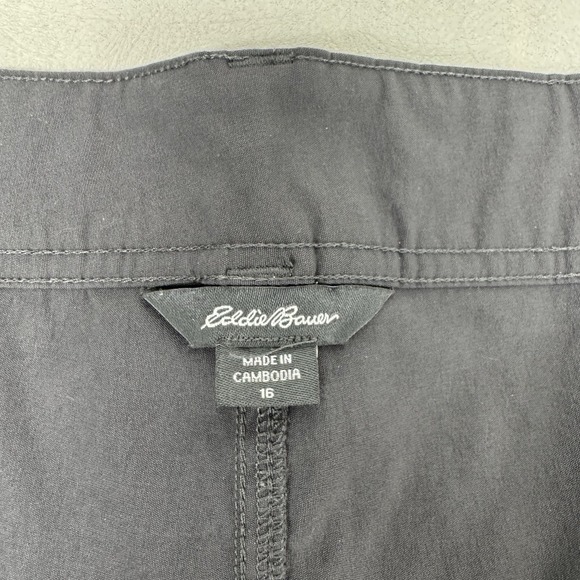 Eddie Bauer Shorts Women's 16 Gray Double Front Cargo Pocket Cuffed Gorpcore - Picture 9 of 11